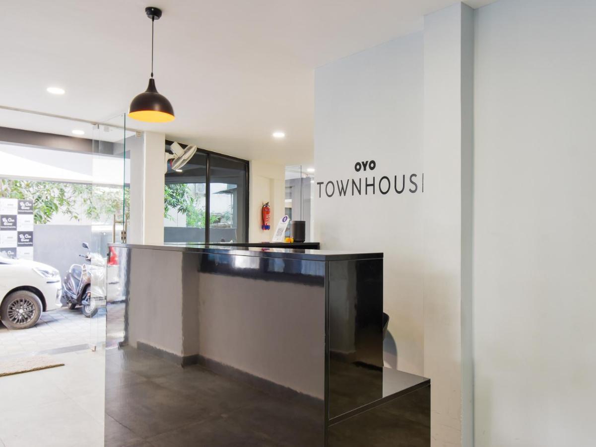 Oyo Townhouse 498 Hotel Western Nágpur Kültér fotó