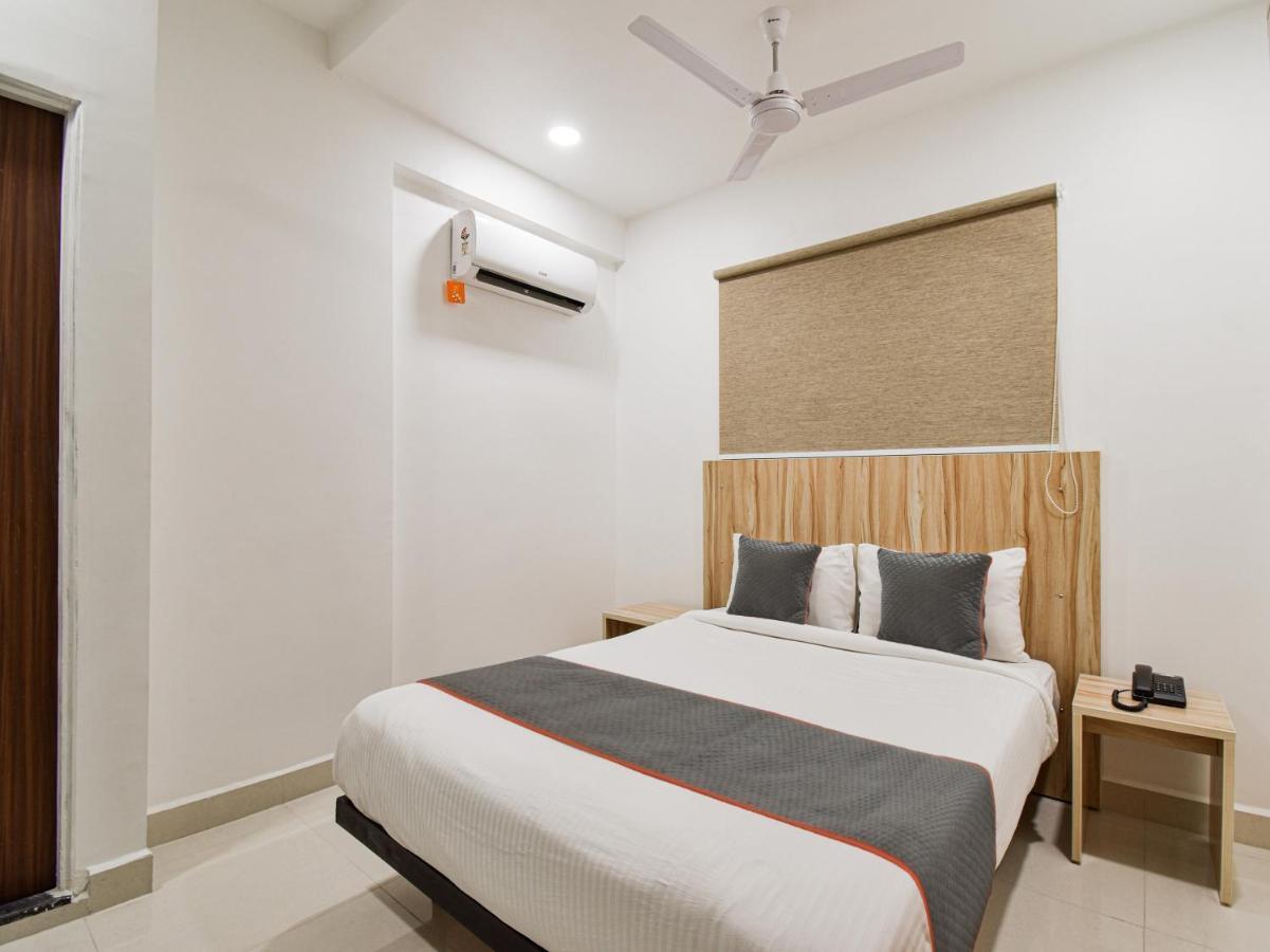 Oyo Townhouse 498 Hotel Western Nágpur Kültér fotó