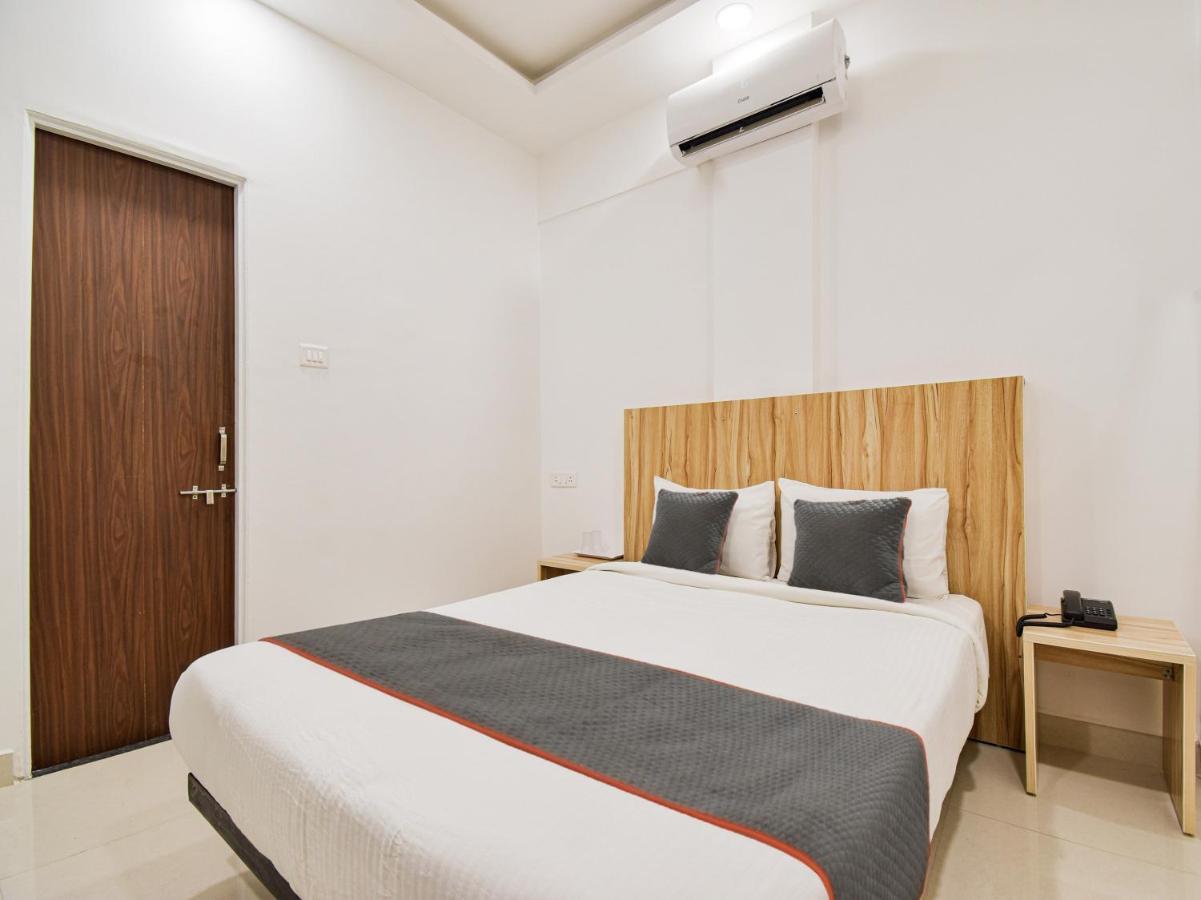 Oyo Townhouse 498 Hotel Western Nágpur Kültér fotó